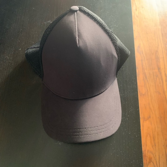 Men’s Lululemon Commission Hat - Picture 2 of 5